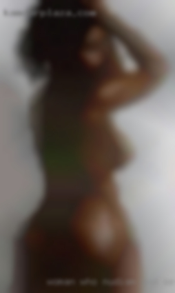 Woman who know what nudism and sex she wants.